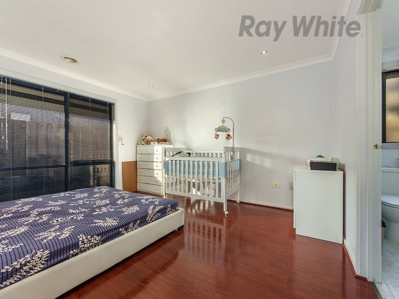 Photo - 35 Nutwood Crescent, Derrimut VIC 3030 - Image 6