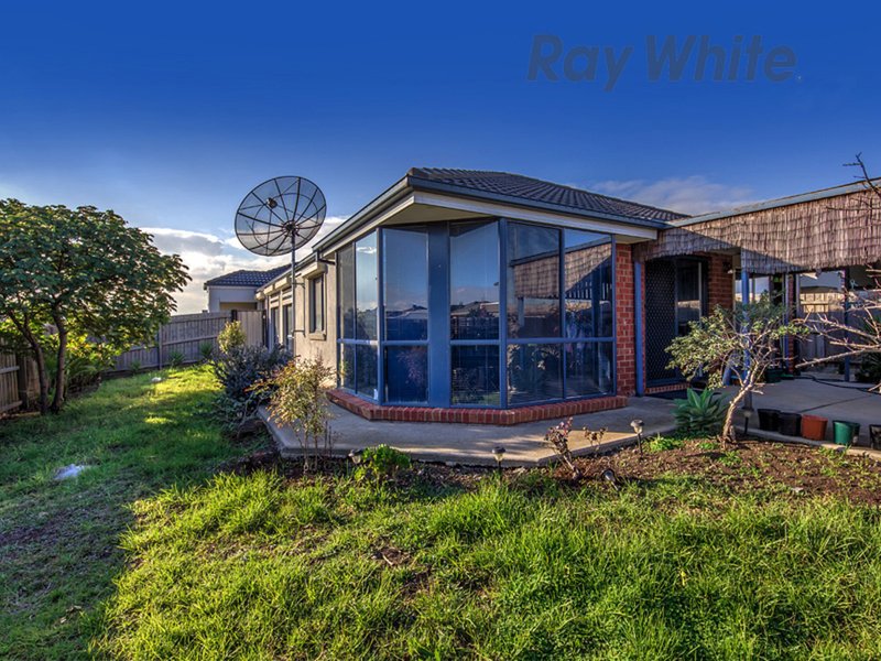 Photo - 35 Nutwood Crescent, Derrimut VIC 3030 - Image 8