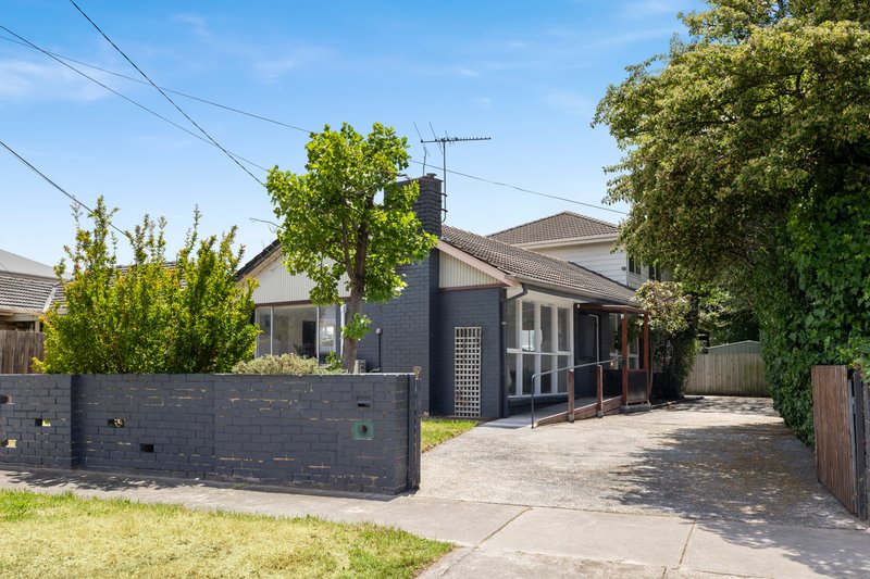 Photo - 35 Oak Avenue, Cheltenham VIC 3192 - Image 2