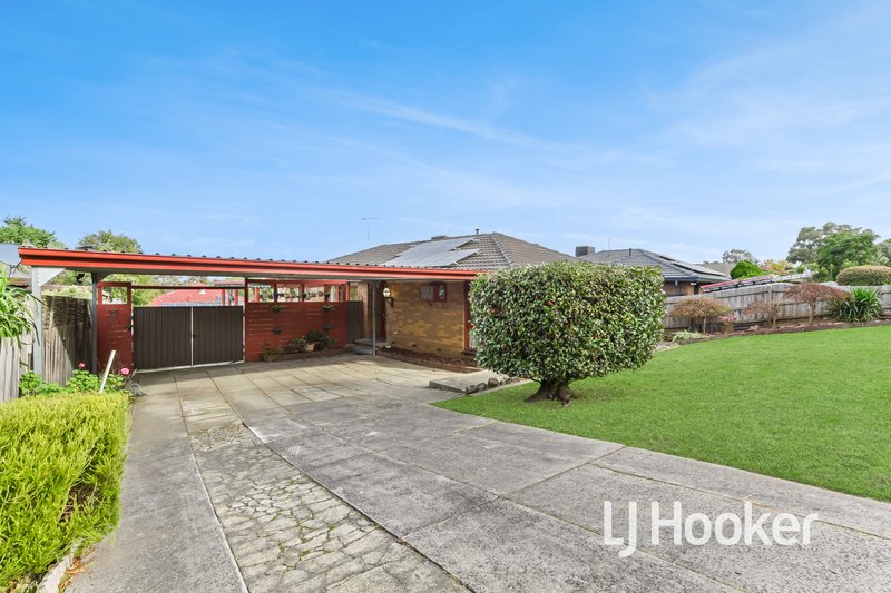 Photo - 35 Oaktree Drive, Hampton Park VIC 3976 - Image 13