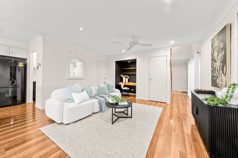 Photo - 35 Obrist Place, Rochedale QLD 4123 - Image 7