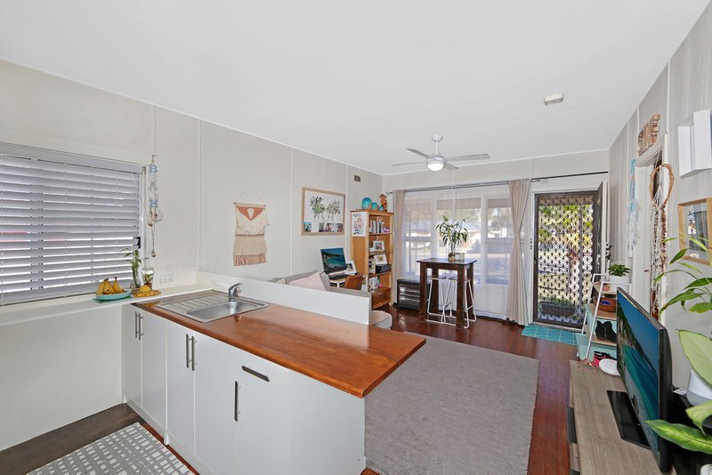 Photo - 35 Ocean View Road, Gorokan NSW 2263 - Image 3