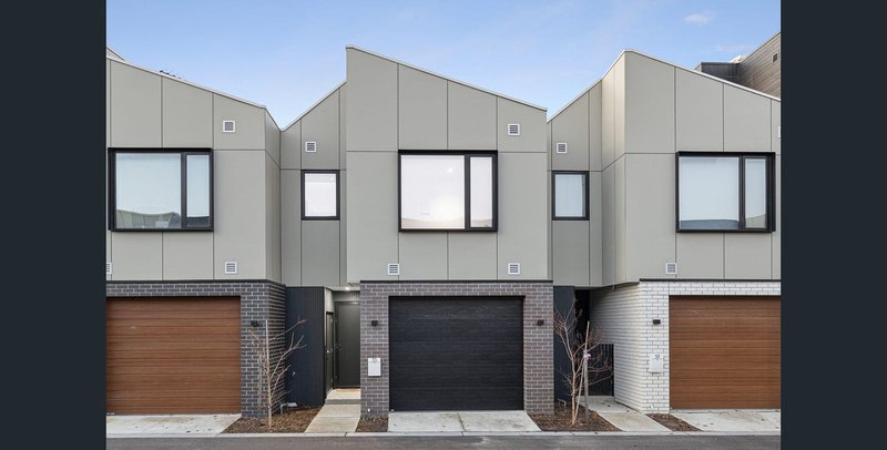 Photo - 35 Orchid Drive, Keysborough VIC 3173 - Image 1