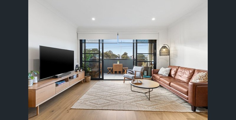 Photo - 35 Orchid Drive, Keysborough VIC 3173 - Image 2