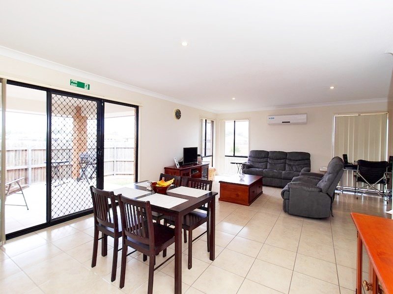 Photo - 35 Oxford Street, North Booval QLD 4304 - Image 2