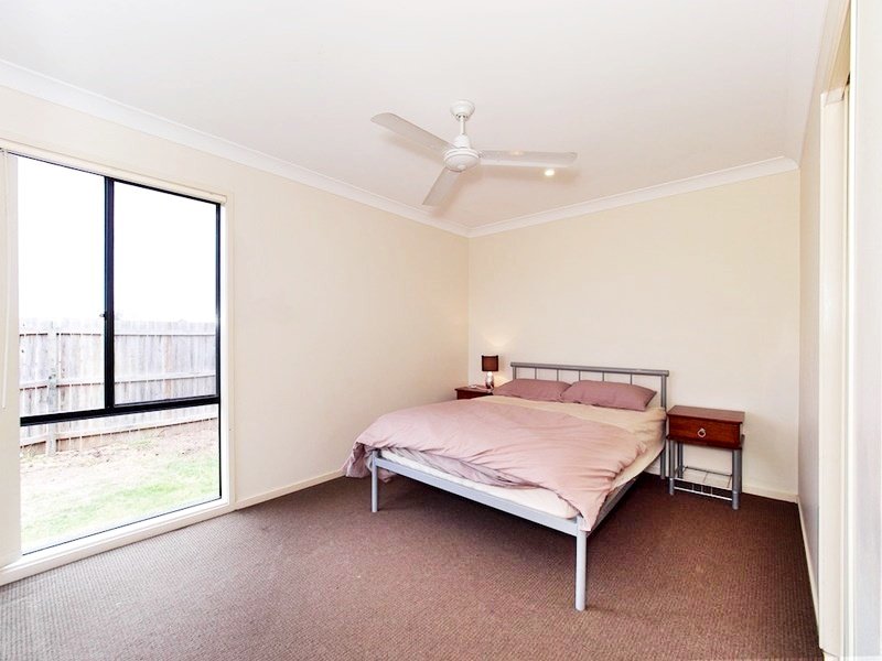 Photo - 35 Oxford Street, North Booval QLD 4304 - Image 9