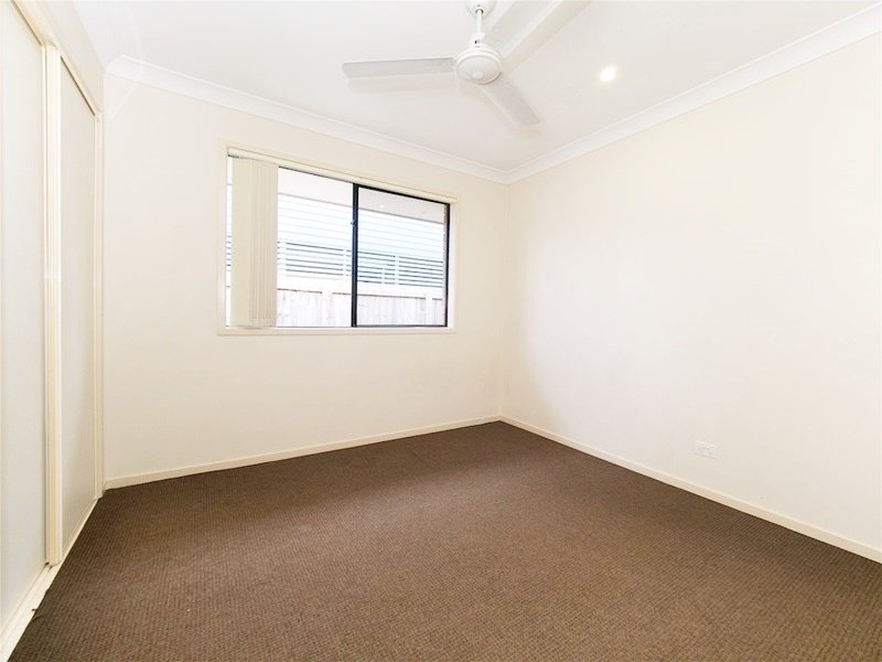 Photo - 35 Oxford Street, North Booval QLD 4304 - Image 11