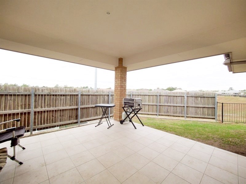 Photo - 35 Oxford Street, North Booval QLD 4304 - Image 12