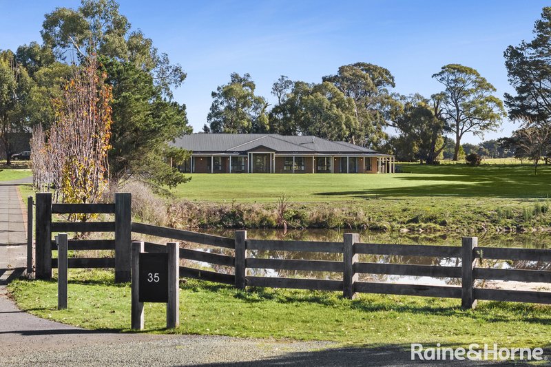 Photo - 35 Parkes Drive, Kyneton VIC 3444 - Image 2