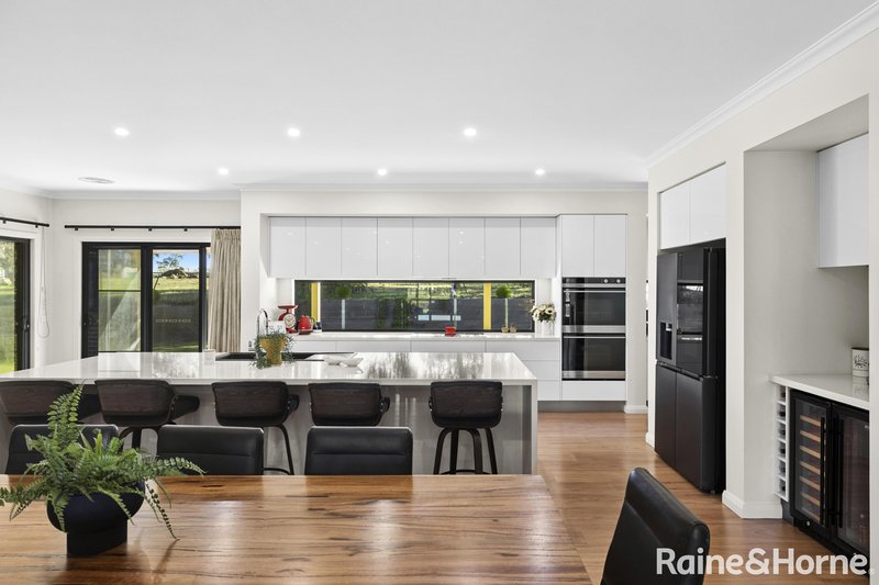 Photo - 35 Parkes Drive, Kyneton VIC 3444 - Image 3