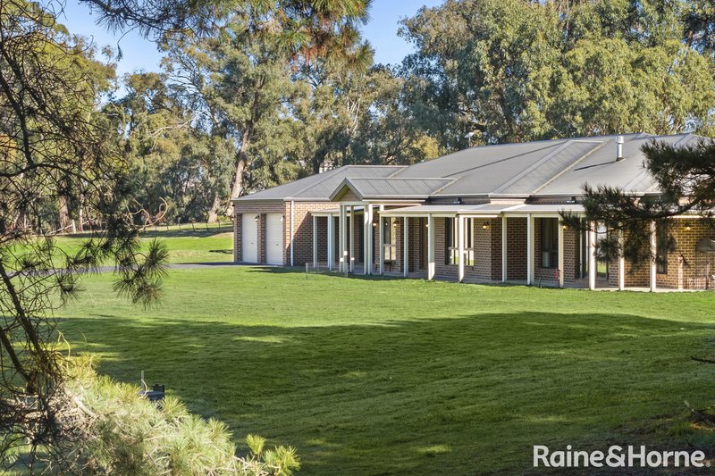Photo - 35 Parkes Drive, Kyneton VIC 3444 - Image 5