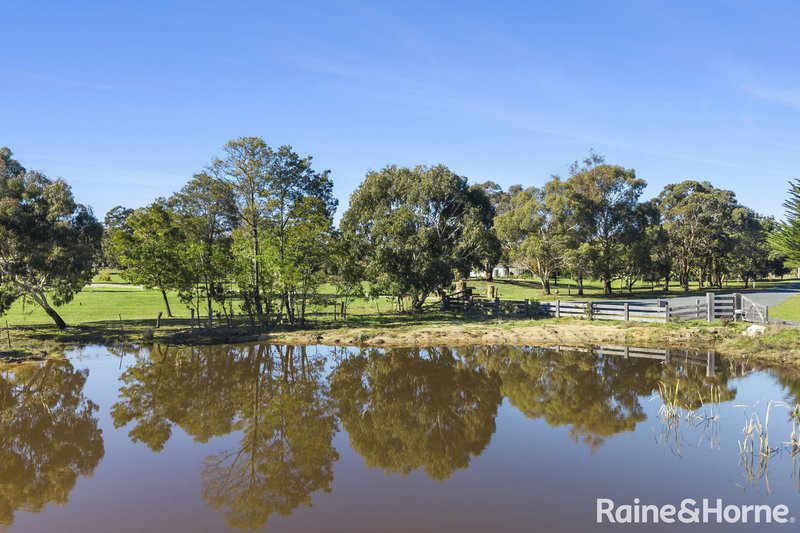 Photo - 35 Parkes Drive, Kyneton VIC 3444 - Image 6