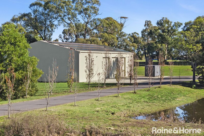 Photo - 35 Parkes Drive, Kyneton VIC 3444 - Image 7