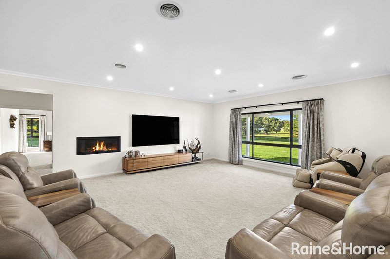 Photo - 35 Parkes Drive, Kyneton VIC 3444 - Image 11