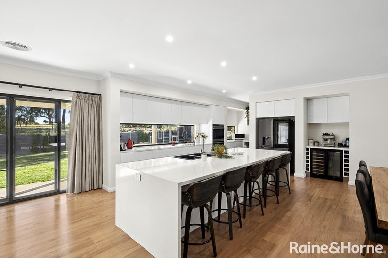 Photo - 35 Parkes Drive, Kyneton VIC 3444 - Image 12