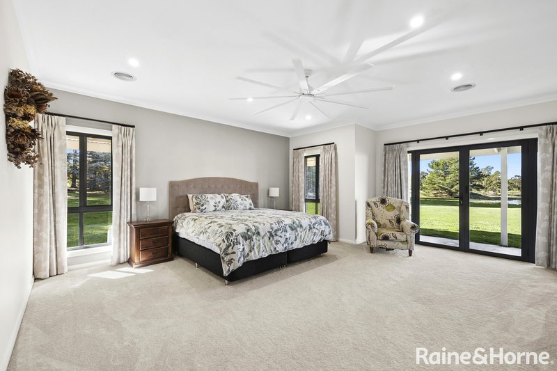 Photo - 35 Parkes Drive, Kyneton VIC 3444 - Image 14