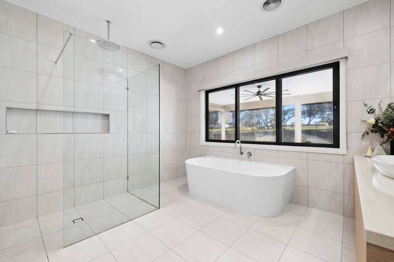 Photo - 35 Parkes Drive, Kyneton VIC 3444 - Image 18