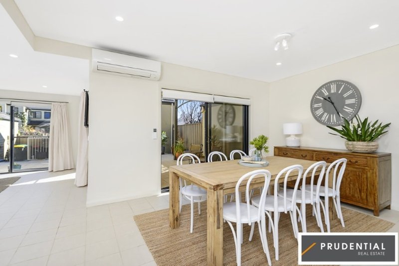 Photo - 35 Parkside Cres , Campbelltown NSW 2560 - Image 4