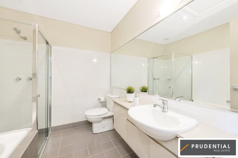 Photo - 35 Parkside Cres , Campbelltown NSW 2560 - Image 7