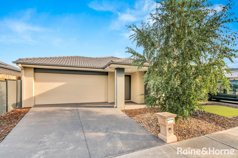 35 Peppertree Parade, Craigieburn VIC 3064