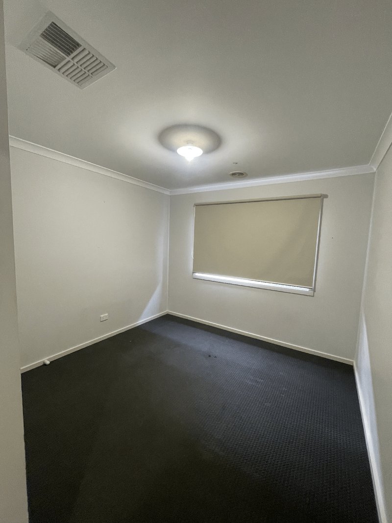 Photo - 35 Perennial Drive, Kurunjang VIC 3337 - Image 4