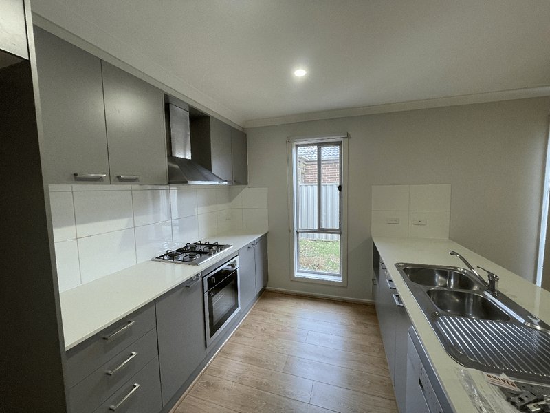 Photo - 35 Perennial Drive, Kurunjang VIC 3337 - Image 5