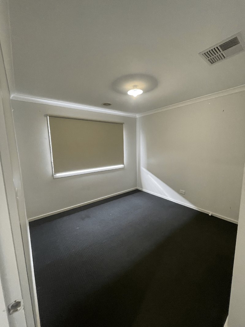 Photo - 35 Perennial Drive, Kurunjang VIC 3337 - Image 7