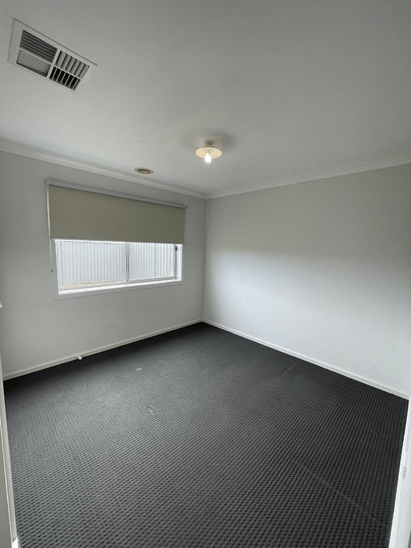 Photo - 35 Perennial Drive, Kurunjang VIC 3337 - Image 8