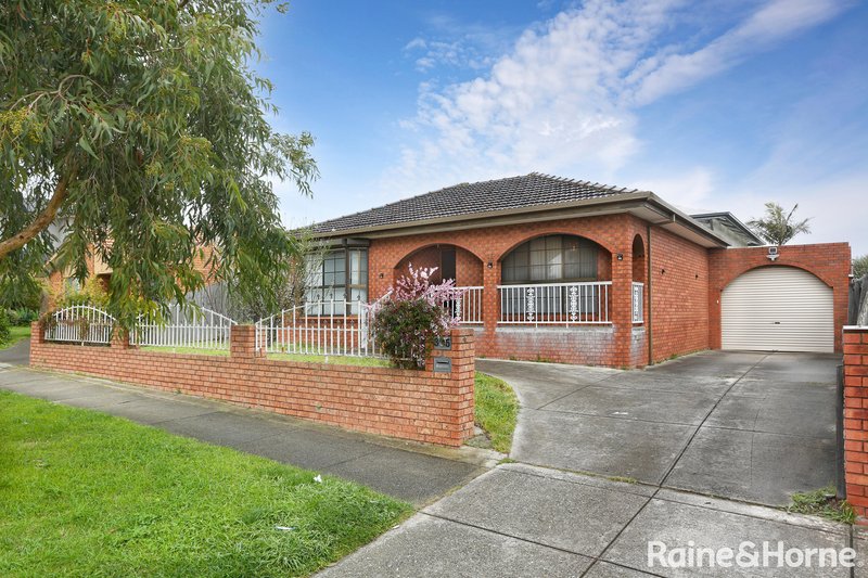 35 Pinnaroo Circuit, Meadow Heights VIC 3048