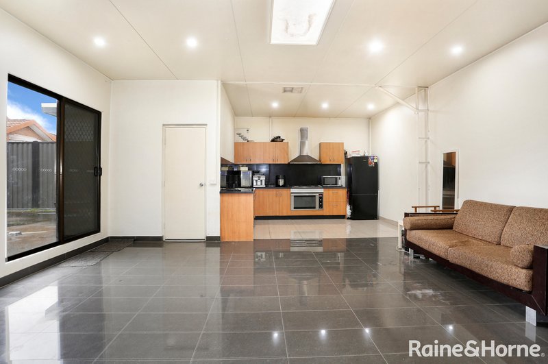 Photo - 35 Pinnaroo Circuit, Meadow Heights VIC 3048 - Image 5