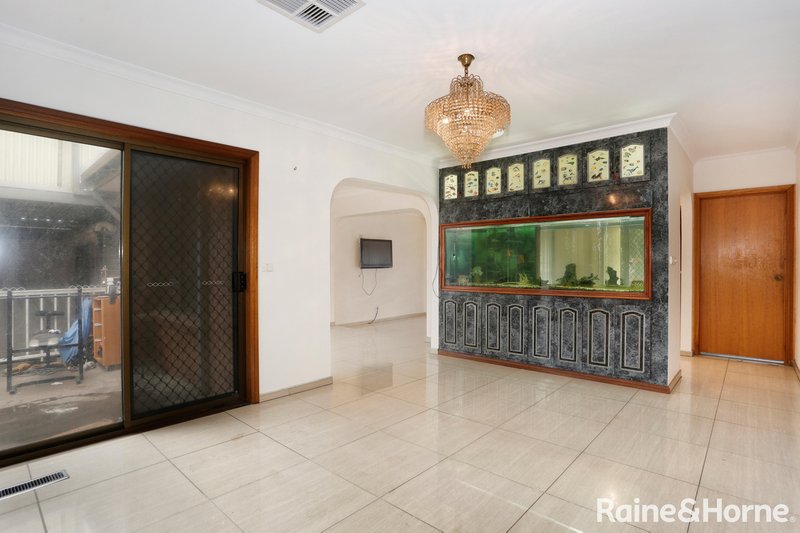 Photo - 35 Pinnaroo Circuit, Meadow Heights VIC 3048 - Image 6