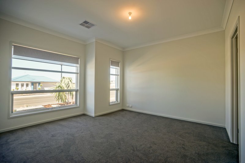 Photo - 35 Pommern Way, Wallaroo SA 5556 - Image 7