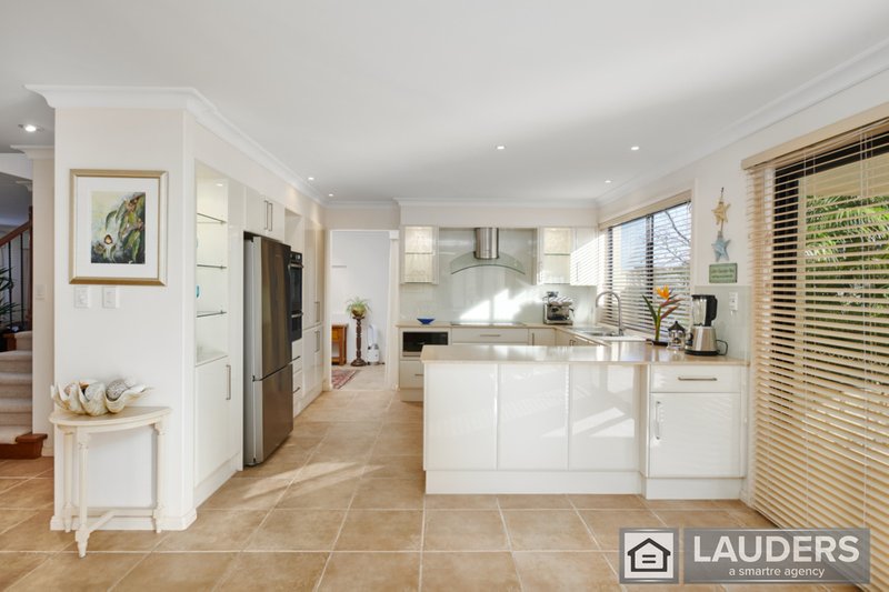 Photo - 35 Pryor Crescent, Old Bar NSW 2430 - Image 3