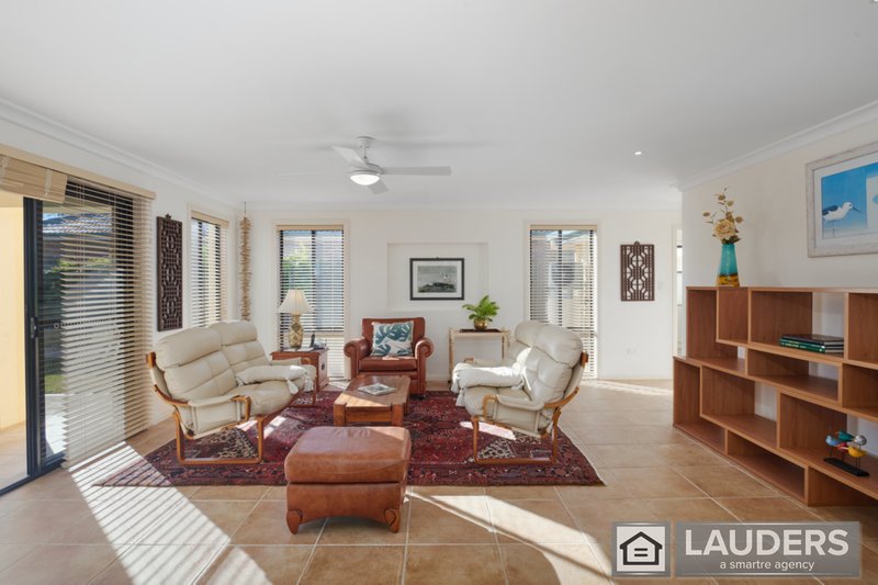 Photo - 35 Pryor Crescent, Old Bar NSW 2430 - Image 9