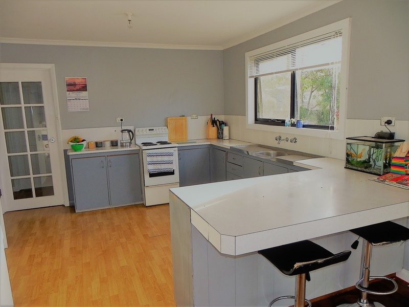 Photo - 35 Quiggin Street, Wynyard TAS 7325 - Image 5