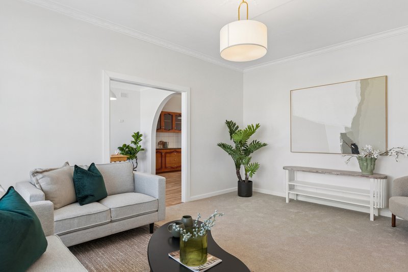 Photo - 35 Quinlivan Road, Pooraka SA 5095 - Image 3