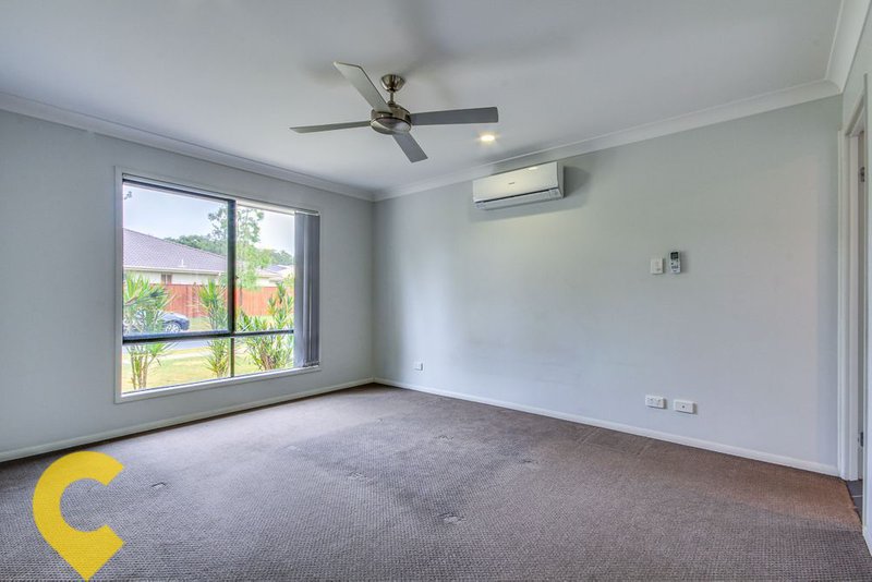 Photo - 35 Quinn Close, Augustine Heights QLD 4300 - Image 4