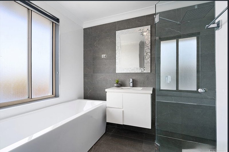 Photo - 35 Rabett Crescent, Horningsea Park NSW 2171 - Image 7