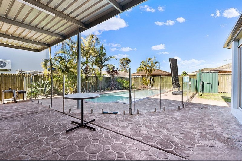 Photo - 35 Rabett Crescent, Horningsea Park NSW 2171 - Image 9