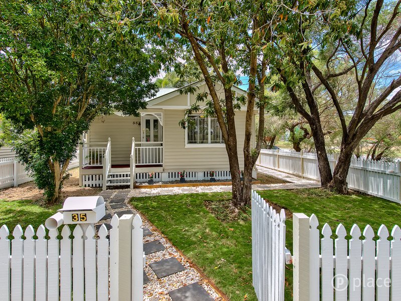 35 Railway Road, Fairfield QLD 4103