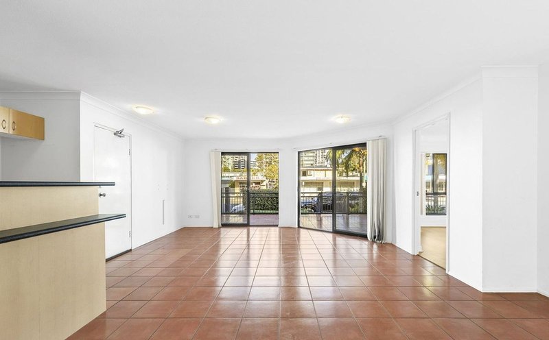 Photo - 3/5 Railway Street, Southport QLD 4215 - Image 8