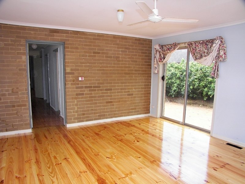 Photo - 35 Rathdowne Circuit, Melton West VIC 3337 - Image 4