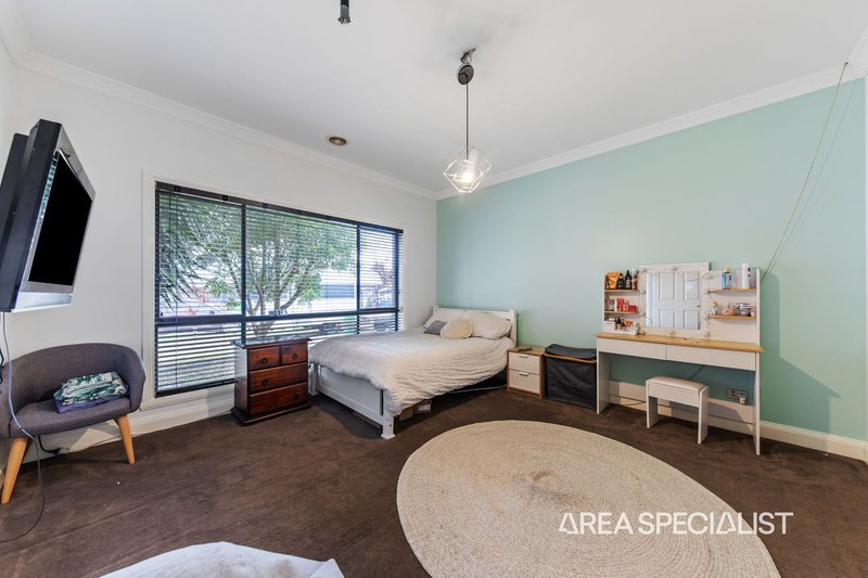 Photo - 35 Red Gum Circuit, Pakenham VIC 3810 - Image 11