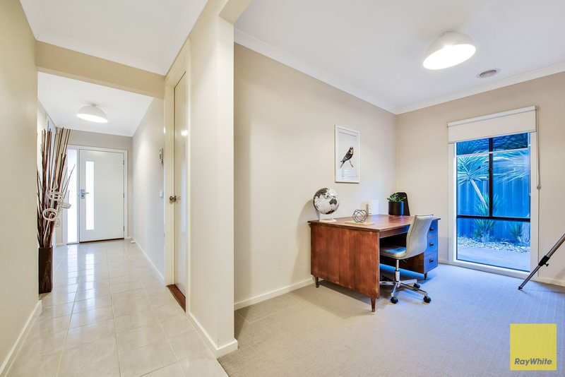 Photo - 35 Rifflebird Drive, Tarneit VIC 3029 - Image 3