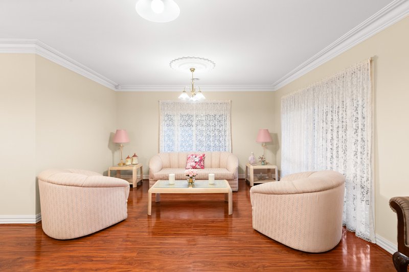 Photo - 35 Riversdale Drive, Werribee VIC 3030 - Image 3