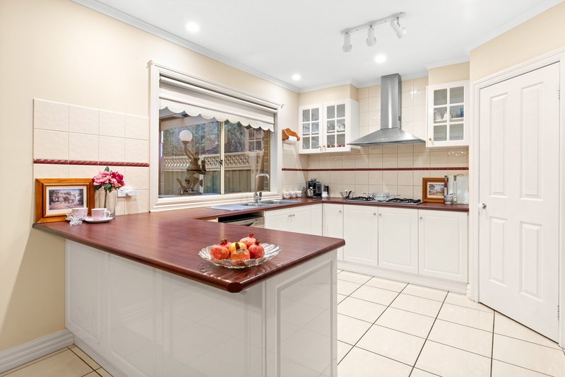 Photo - 35 Riversdale Drive, Werribee VIC 3030 - Image 6