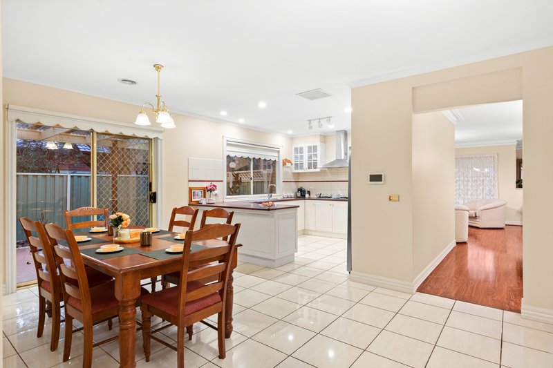 Photo - 35 Riversdale Drive, Werribee VIC 3030 - Image 8