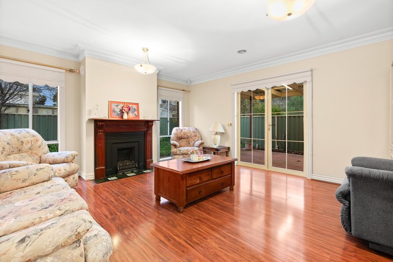 Photo - 35 Riversdale Drive, Werribee VIC 3030 - Image 9