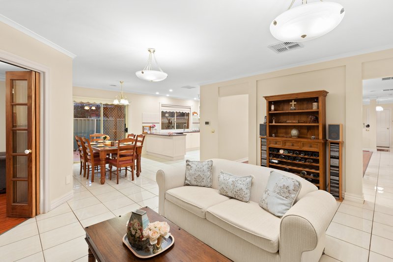 Photo - 35 Riversdale Drive, Werribee VIC 3030 - Image 12