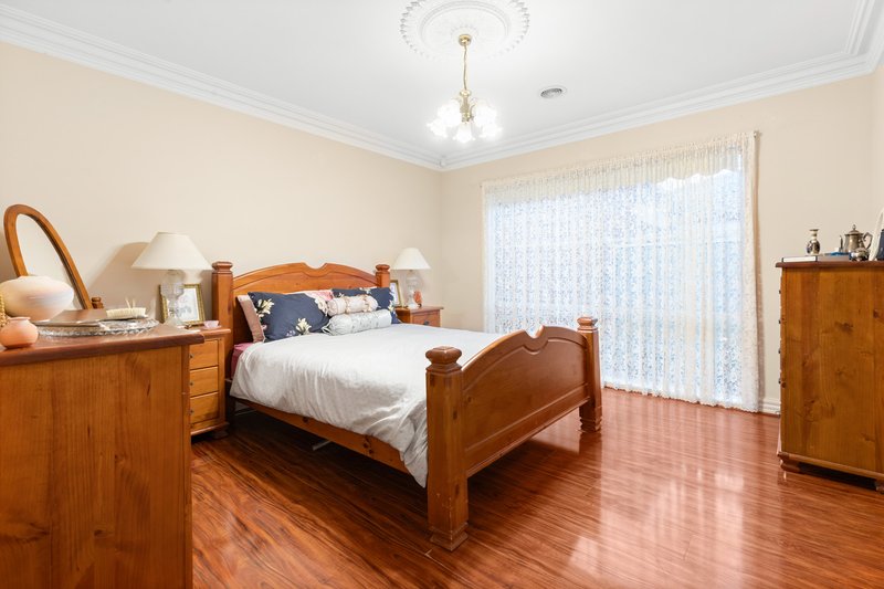 Photo - 35 Riversdale Drive, Werribee VIC 3030 - Image 13